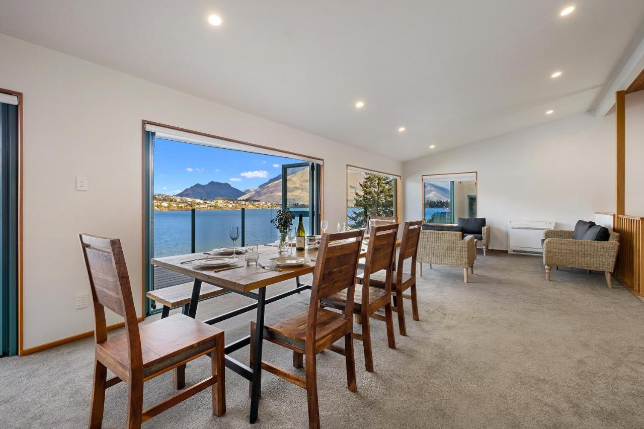Huge Lakefront Delight - Queenstown Holiday Home Exterior foto