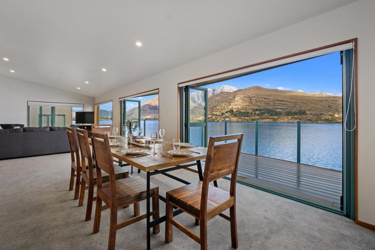 Huge Lakefront Delight - Queenstown Holiday Home Exterior foto